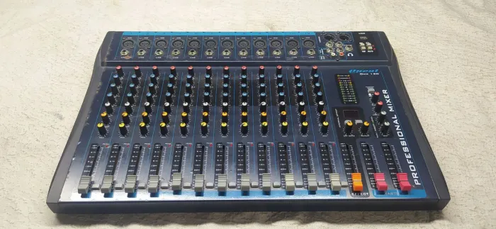 Mesa de som Oneal Omx 120 12 canais