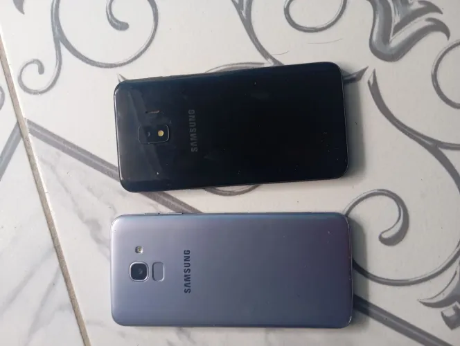 2 celular com o display quebrado 