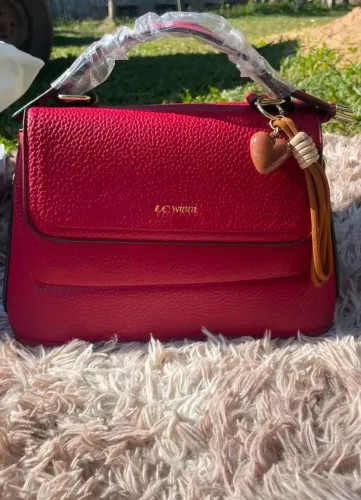 Vendo bolsas e semi jóias