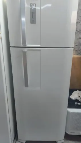 Geladeira Electrolux em perfeito estado 310 litros