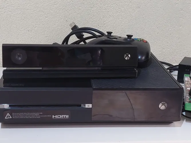 Vídeo game xbox one com Kinect e fone