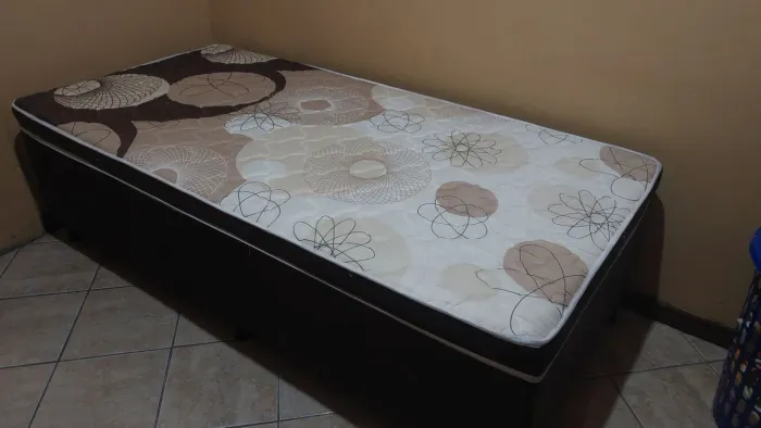 Cama solteiro .