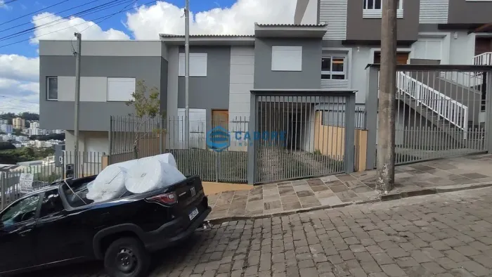 SOBRADO DUPLEX TRÊS DORMITÓRIOS NO COLINA SORRISO