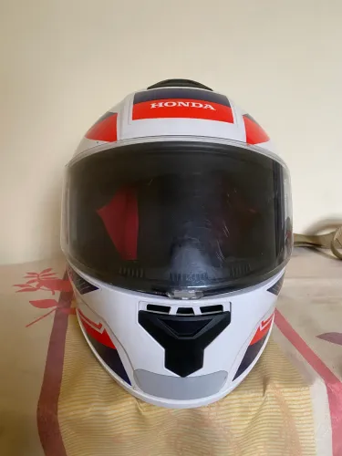 Capacete semi novo 