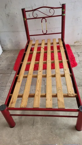 Cama de solteiro sem colchão 1.88 por 0.80