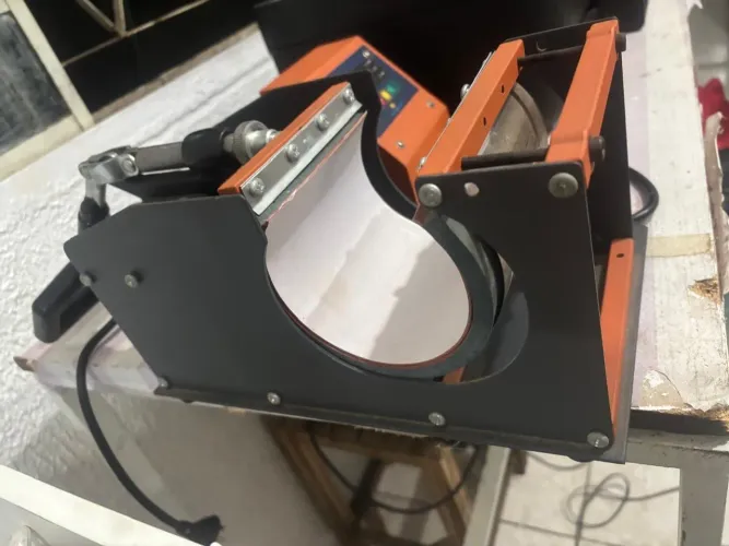Máquina de personalizar canecas