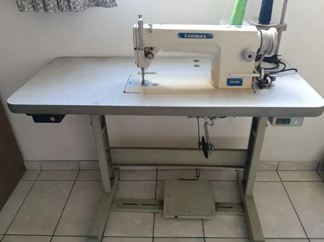 Máquina costura industrial