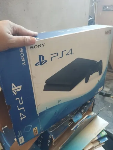 2 caixas d vídeo game ps4 FAT e slim completa 