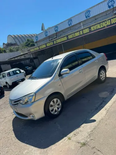 Toyota Etios XS Sedan 1.5 Flex 16V 4P Mec. 2013