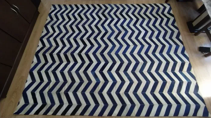 Tapete de couro azul e branco 2x2,50m