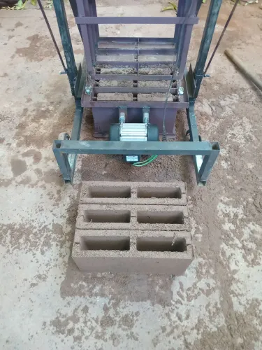 Máquina de bloco semi poedeira $ 5.000.00