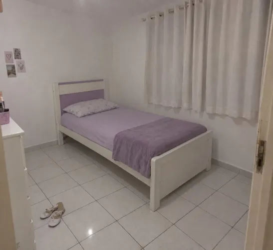 Cama de Solteiro Feminina Lilás Seminova