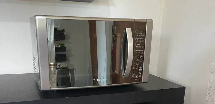  MICRO-ONDAS ELECTROLUX BLUE TOUCH 31L