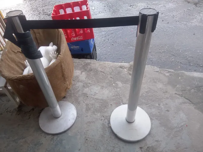 Pedestal organizador de filas