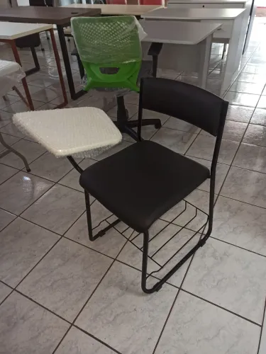 Cadeira Escolar nova e unica 