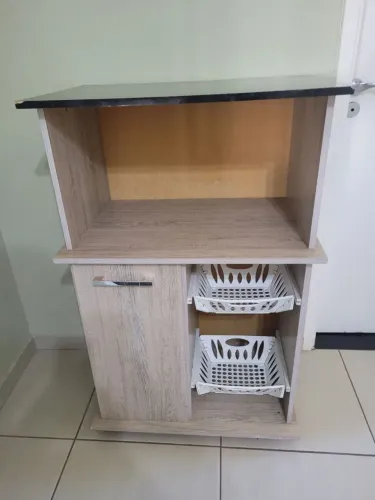 Prateleira multifuncional 