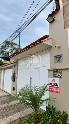 Casa semimobiliada com 2 quartos, suíte e vaga de garagem para alugar em Jardim Primavera