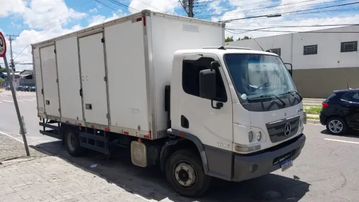 Mercedes Accelo ANO 2019 COMPLETO ! TROCO E FINANCIO ! NAO PERCA TEMPO !