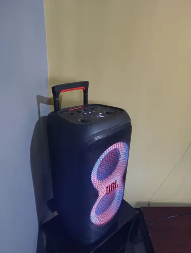 Caixa de som JBL original, 5 meses de uso, vendo ou troco por geladeira 