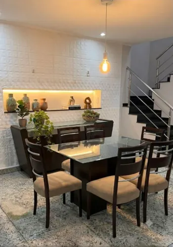 Mesa com 06 Cadeiras( tampo vidro)_Imbuía + Buffet ( tampo Vidro) _ Imbuía ( a vista ))