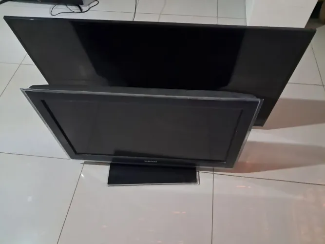 Vendo duas TV Samsung para retirada de peças