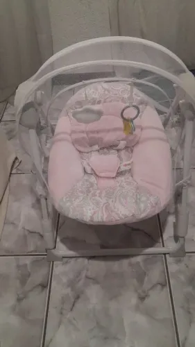 Cadeirinha de balanço Fischer Price com 3 velocidade e música