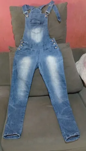 Jardineira Jeans e Shorts 