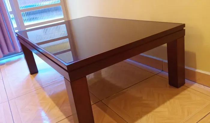 Mesa de centro com vidro