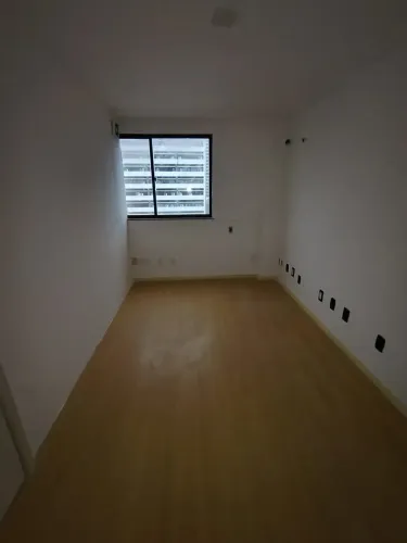 Sala comercial 1307 no Ed. Empresarial Costa Azul - Stiep
