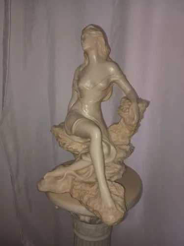 Escultura de pó de mármore