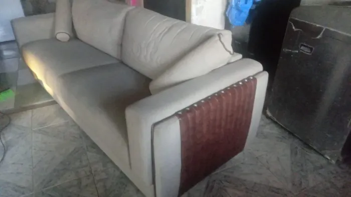 UM SOFÁ....VENDO