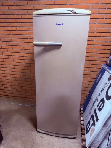 Geladeira cônsul novíssima.