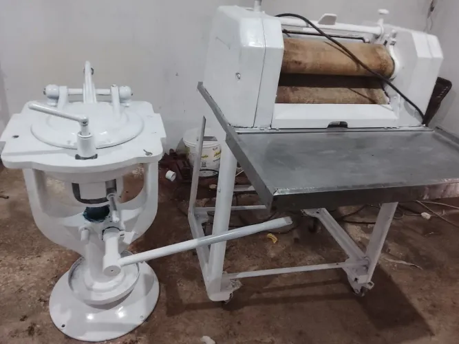 Divisora de pães e modeladora 