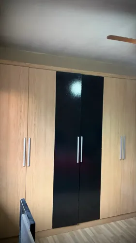 Armário 6 Portas em MDF Marrom e Preto - Grande e Espaçoso (2,38m x 2,33m