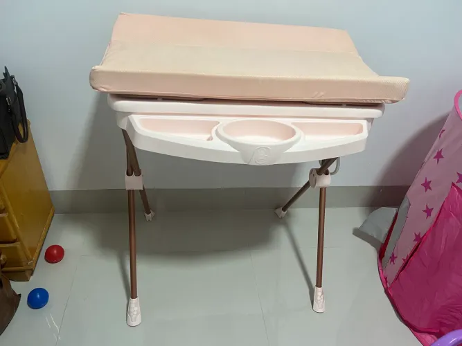 Banheira com suporte e trocador