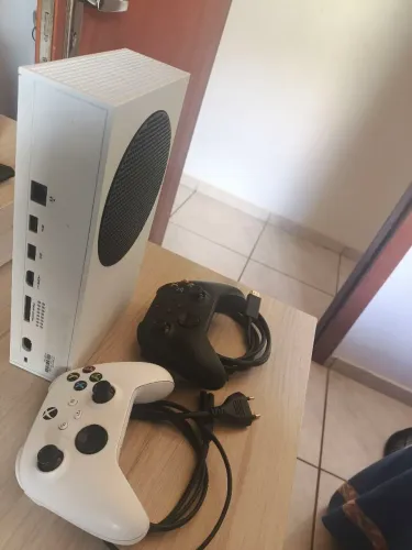 Xbox séries s 512 GB, acompanha 2 controles 