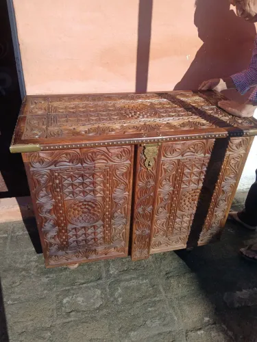 Móvel colonial, peça rara! marchetado anos 60 70 de grif aparador bar detalhes em bronze.