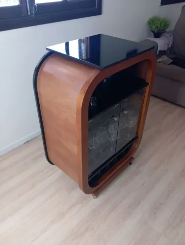 Vende-se Linda adega..