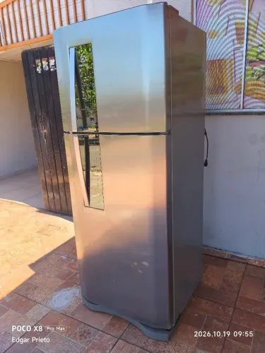 Geladeira inox Electrolux