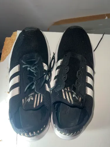 Tênis Adidas