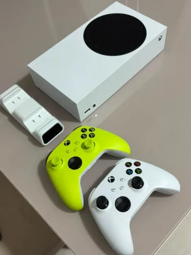 Xbox Series S + 2 Controles + Dock Carregador - Excelente Estado