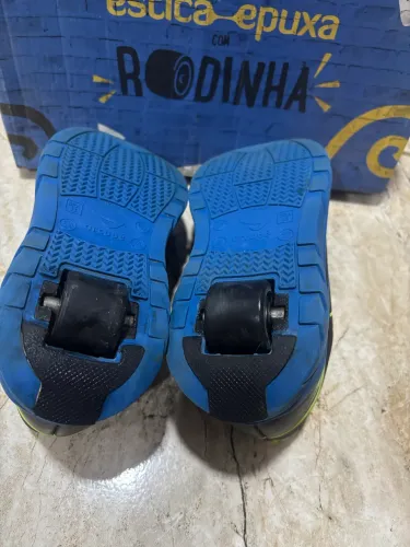 Tênis ortopé estica e puxa com rodinha