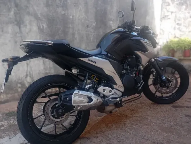 Fazer 250 preta
