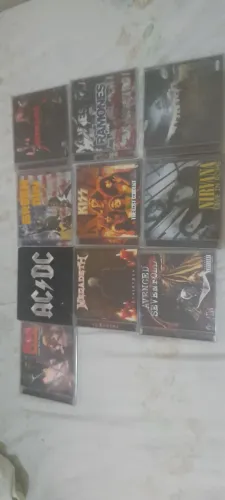 CDs de músicas (negócio cada um separadamente)