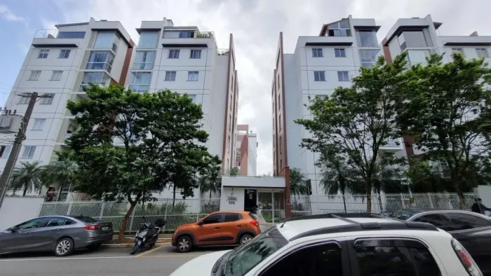 Apartamento com 3 quartos, suíte e churrasqueira no Floresta