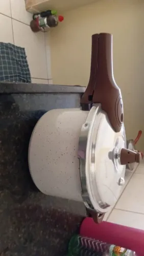 Panela de Pressão de Brilux 4,2L NOVA !!