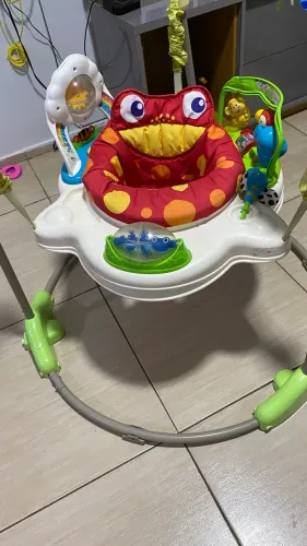 Jumper e centro de atividades infantil
