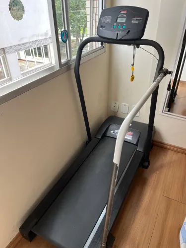 Vende-se Esteira ergométrica em Petrópolis