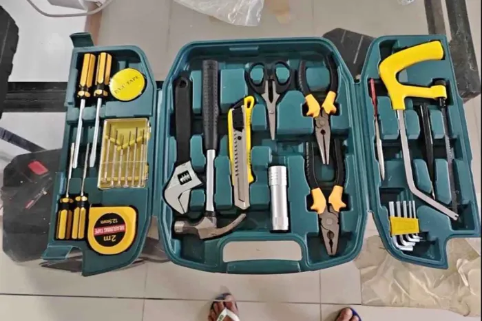 Kit de Ferramentas Completo: Chaves, Alicate, Martelo e Acessórios