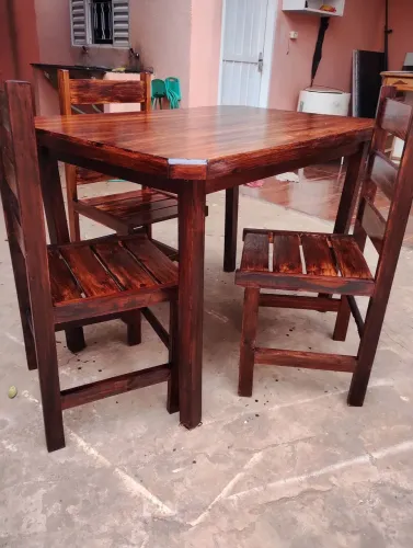 Mesa de madeira com 3 cadeiras mesa medidas 1,20 mts
